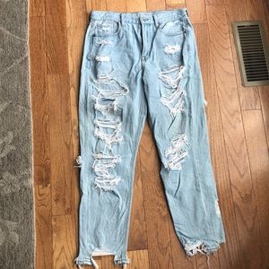 American eagle light wash ripped mom jeans